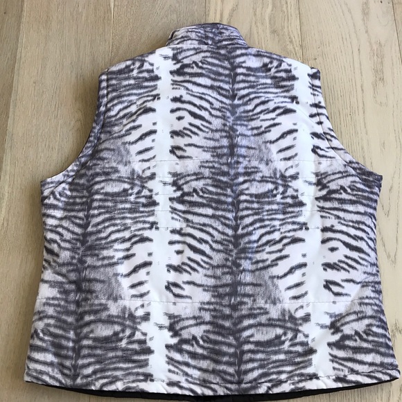 NWOT Reversible Snazzie vest - Picture 4 of 5